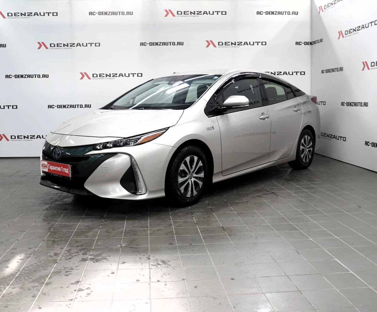 Купить Toyota Prius 2018 г.в. 65000 Автоматическая Гибрид/1800 см3 за  2499500 руб. скидка 0 руб. в Кредит от 8.9% годовых.